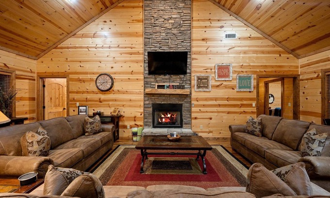 Broken Bow Cabin | 4 Master Bedrooms, Hot Tub, Playground- Single Story