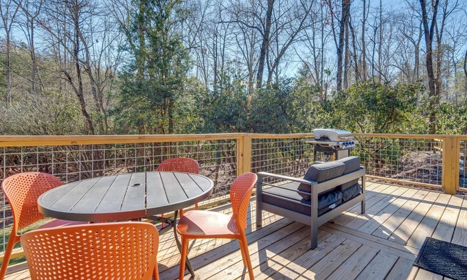 Pisgah Forest Cabin | 4 Mi to Downtown Brevard: Sleek Cabin w/Deck