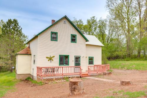 Glidden House | 4 Mi to Gordon Lake Family Retreat in Glidden!