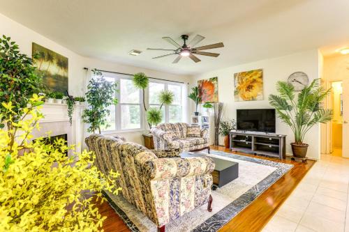 Spring House | 4 Mi to Old Town Spring Family Retreat with Yard!