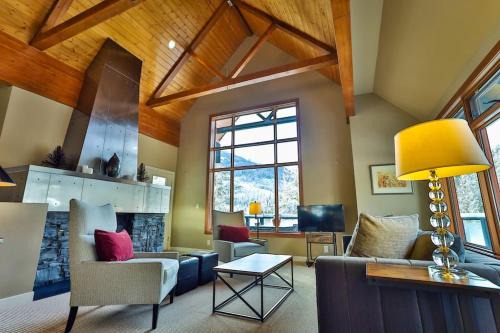 East Kootenay Apartment | 4 Mt Brewer by StayIn