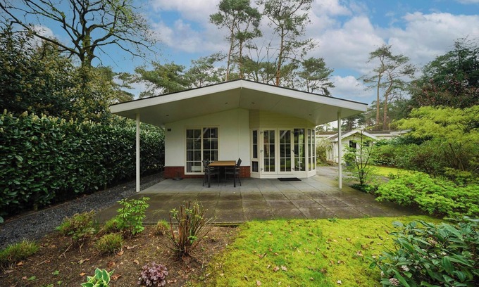 Beekbergen-Zuid House | 4 pers. chalet with 2 bedrooms and a terrace