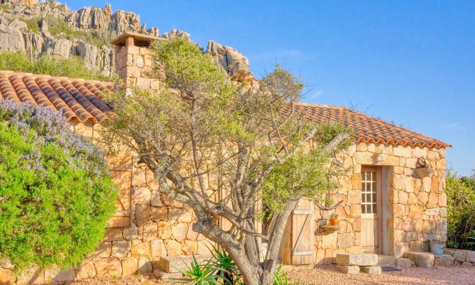 Sartene House | 4-person Bergerie with terrace, sea view & pool access