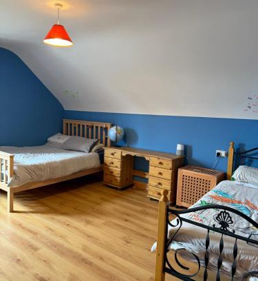 Jamestown House | #4- Spacious Ensuite Family Room or Triple Room in Leitrim