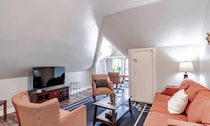 Mobile Apartment | 4 Units! Mins to Downtown&Dining - Dauphin Darling