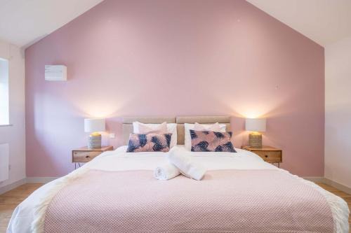 Cambridge Ski Chalet | 4 x Newly refurbished private access rooms with ensuites - restaurant on-site