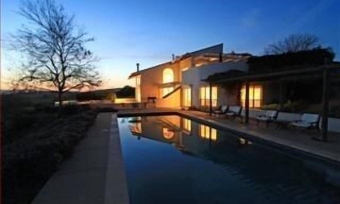 Soledad House | 40 Acres 5,000 Square Ft, $975/nt Sleeps 10-14 Pool, Vineyard, Views !