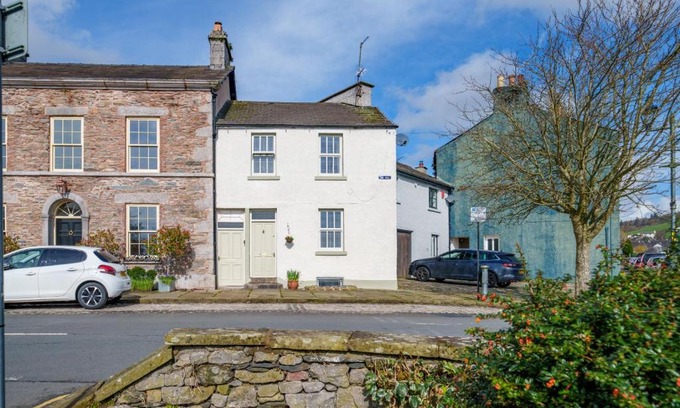 Newland Near Ulverston House | 40 The Gill - Ulverston Town Centre