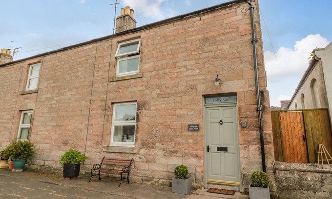 Norham Cottage | 46 CASTLE STREET, pet friendly, country holiday cottage in Norham