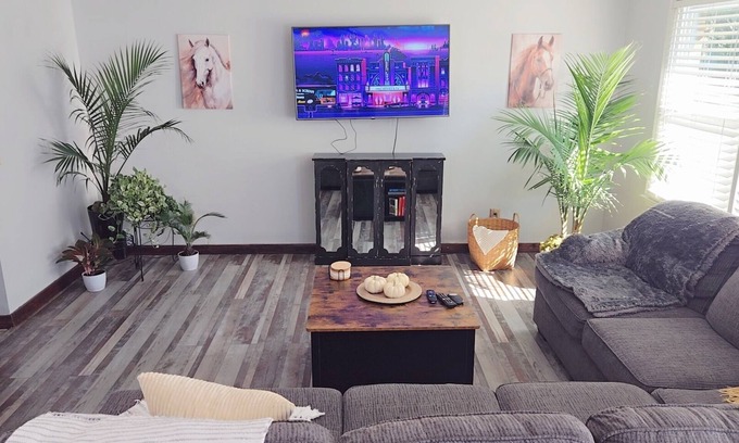 Kings Grant House | 4BR/2BH w/Firepit + Hammock + Game Room, near downtown Wilmington + Beach