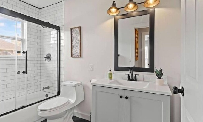 Rogers House | 4BR/3BA Rogers Home -3 mi to AMP