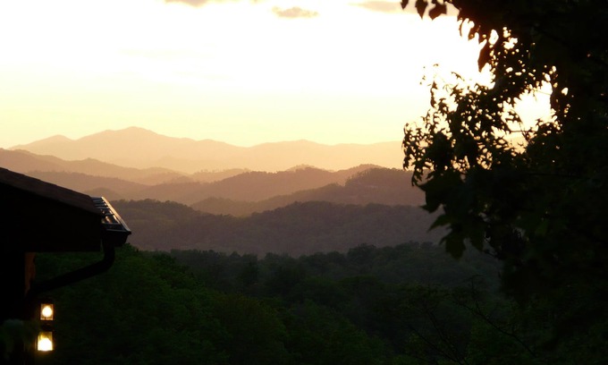 Gatlinburg - Pigeon Forge Cabin | 4BR/4BA King Master Suites with Mountain views/Game Room