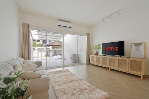 Bang Khen Apartment | 4BR Cozy House with Local Views and Cafes