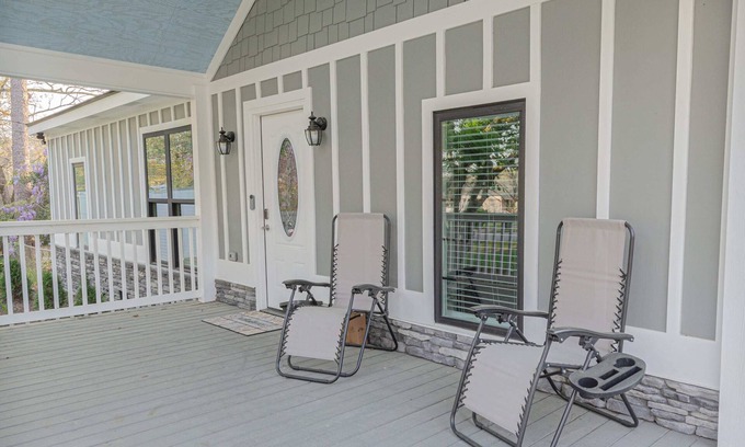 Fortson House | 4BR Game Console Grill Backyard Near Fort Moore