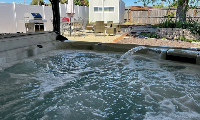 Bay Ho House | 4BR House Hot Tub BBQ near SeaWorld