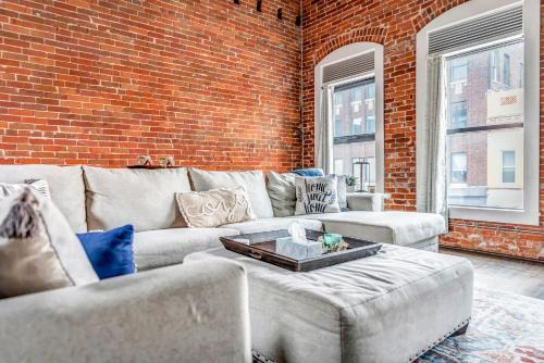 Historic Downtown La Crosse Apartment | 4br Ideal For Groups 4 Blocks To La Crosse Cntr