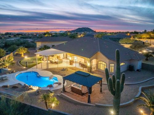 East Mesa House | 4BR Mesa Mountainside Retreat with Pool, Hot Tub and Games