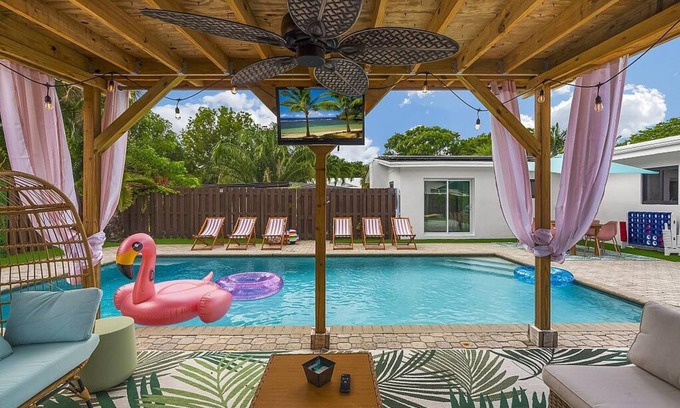 Wilton Manors House | 4BR Oasis Pool Putting Green