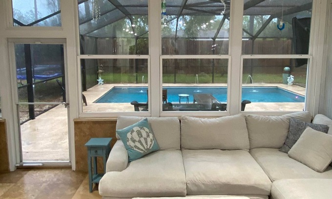 Oak House | 4BR~Private Pool and Hot Tub~5 miles to beach~1 mile to Sportsplex, Close to OWA