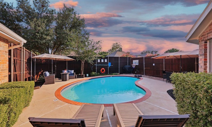 Frisco House | 5-BD/2-BA Upscale Elegance | Pool, Hot Tub, BBQ