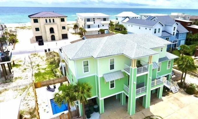 Villa Primera House | 5⭐️ beach block 4BR 3.5BA, close to everything, heated pool, hot tub, ping pong