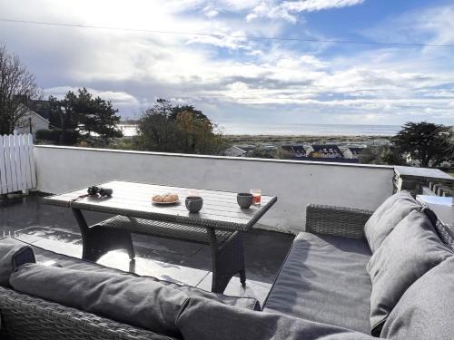 Aberdovey House | 5 Bed in Aberdovey 93603