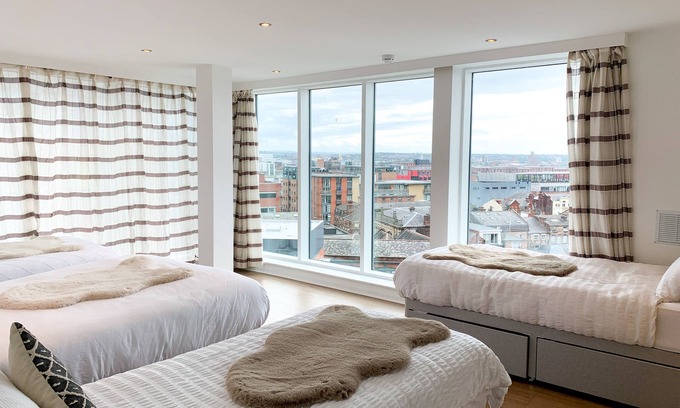Liverpool City Centre Apartment | 5 Bedroom 3 Bathroom Duplex Penthouse with Private Parking