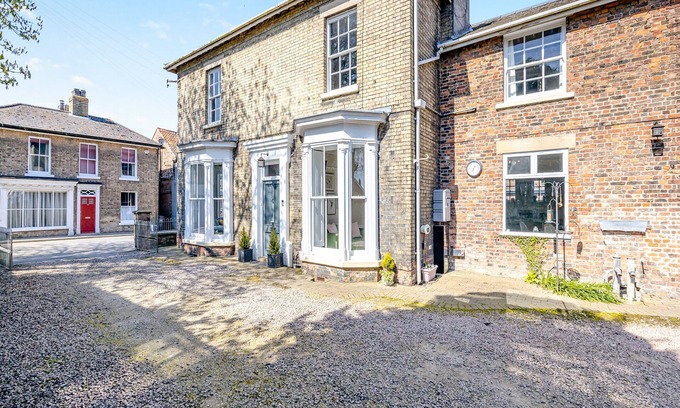 Wainfleet All Saints Cottage | 5 bedroom accommodation in Wainfleet, near Skegness