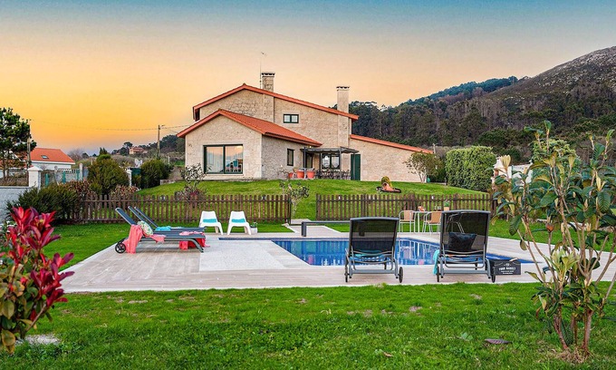 Serans House | 5 bedroom accommodation in A Coruña