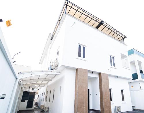 Lekki Phase 1 Villa | 5 Bedroom Villa with Swimming Pool in Lekki Phase 1
