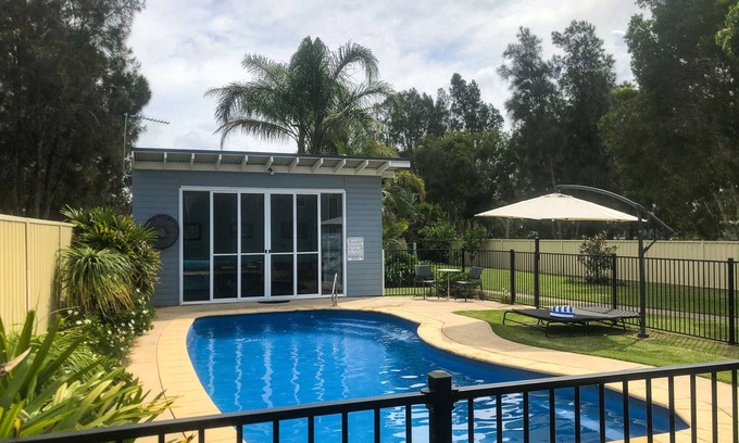 Sussex Inlet House | 5 Bedroom Waterfront House with Swimming Pool