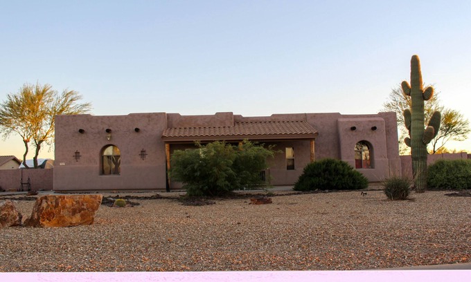 Wittmann House | 5 bedrooms, Pool/Jacuzzi - 2 Master Bedrooms - 3155 SQFT