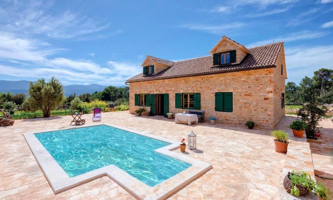 Vrbanj Villa | 5 bedrooms villa at Stari Grad 900 m away from the beach with private pool furnished garden and wifi