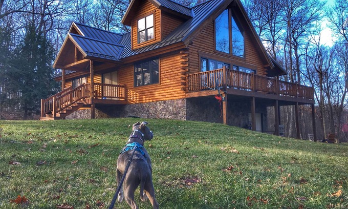Champion Cabin | 5 BR Cozy Log Cabin next To 7 Springs & Hidden Valley!