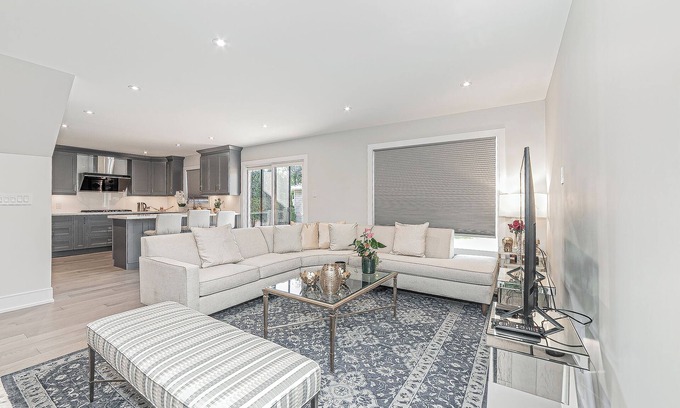 Gateway House | 5 cozy bedrooms include 7 bed near Heartland Plaza and Outlet Malls