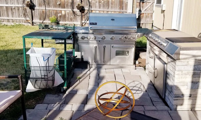 Downtown Klamath Falls House | 5 Kings Smarthouse❤️Breakfast Luxury Linens Spa Bath + Jetted Tub | Huge BBQ, O