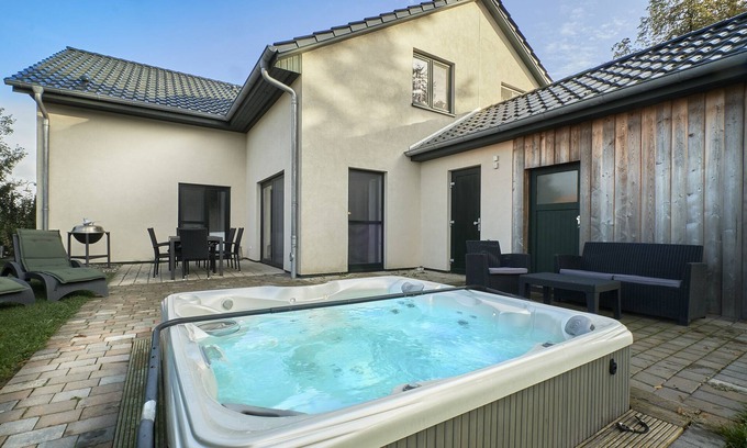 Muritz Villa | 5โ
 Luxury at Fleesensee: ๐ฅ๐ฒ๐ต๐ต๐ช ๐ข๐ฒ๐ต๐ซ๐ฎ๐ป๐ถรถ๐๐ฎ whirlpool/sauna/fireplace