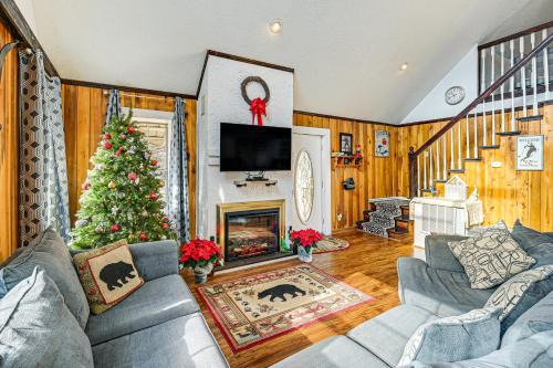 Cana House | 5 Mi to Blue Ridge Parkway Mountain Cabin in Cana