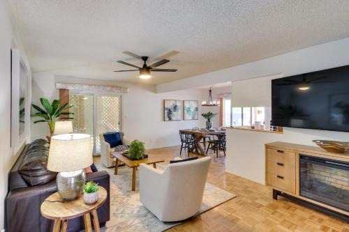 Sun Lakes House | 5 Mi to Ocotillo Golf Course Chic Sun Lakes Home!
