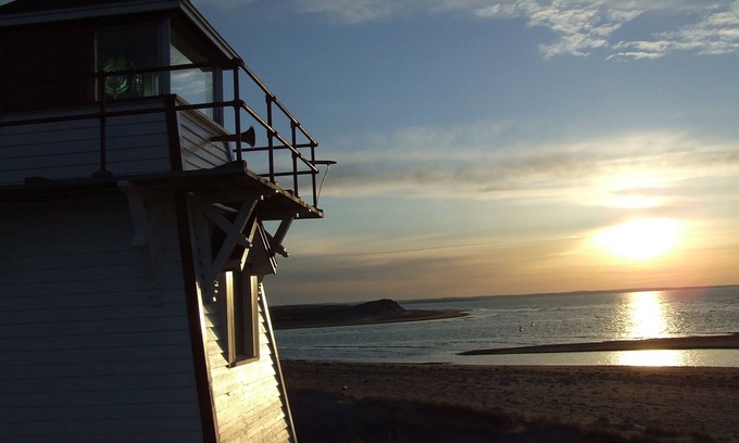 York Ski Chalet | 5 Min Walk To Sandy Beach! Fully equipped 3BR Beach Cottage - Pet Friendly!