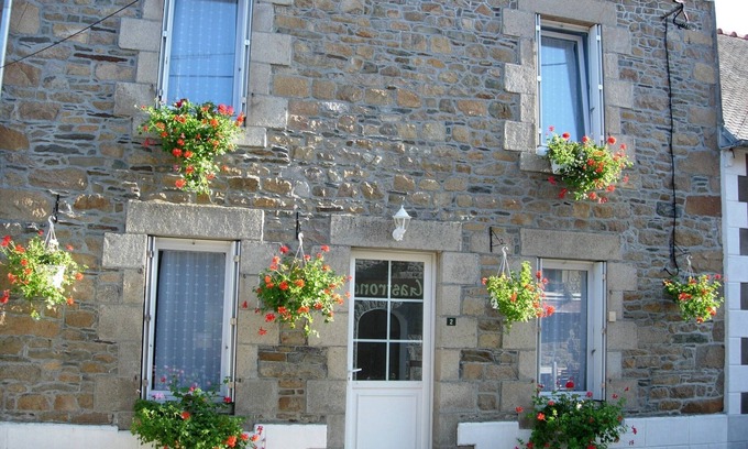Lezardrieux House | 5 MINS FROM PAIMPOL BREHAT, 40 MINS FROM COTE DE GRANIT ROSE. 2 TO 12 ADULTS