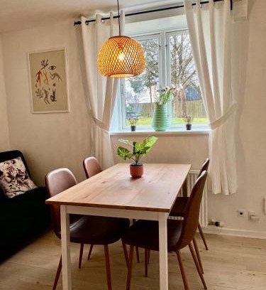 Billund Apartment | 5 minute walk to LEGO house - 50m2 apartment - unit A - garden on site
