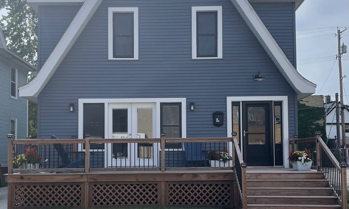 Historic Downtown Racine Apartment | 5 Minutes from Downtown Racine. Private deck, entrance, and driveway.