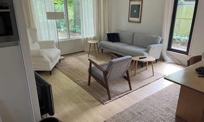 Andijk Ski Chalet | 5 Minutes from IJsselmeer. 6 persons Chalet with large private garden near water