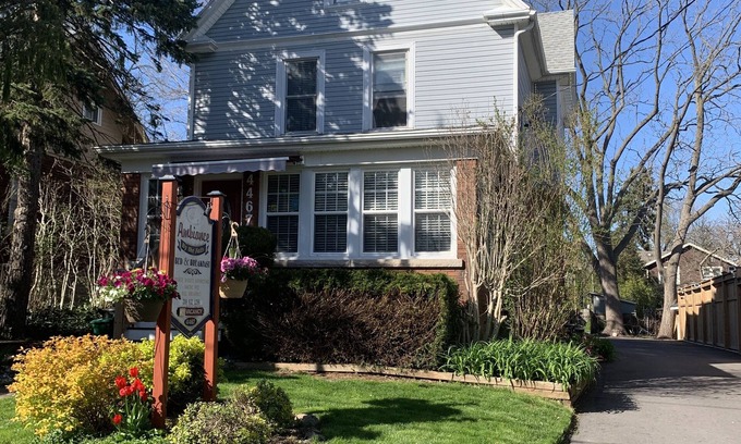 Niagara Falls Apartment | 5 minutes walking to the Niagara Falls! Family-size suite with private entrance.