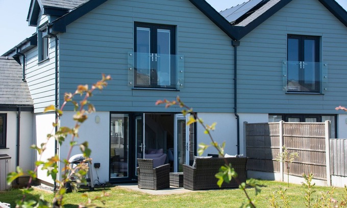 Brynteg Cottage | 5 Parc Delfryn - sleeps 7 guests in 3 bedrooms