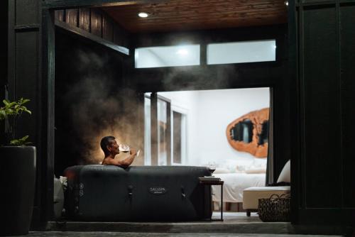 Royal Hawaiian Estates House | 5-Star Luxury Sauna-Spa Retreat Near Volcano Nat'l