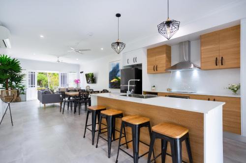 Edge Hill House | 5 Star Villa in Tropical location with Patio and Hot Tub 3 bedroom 2 Bath