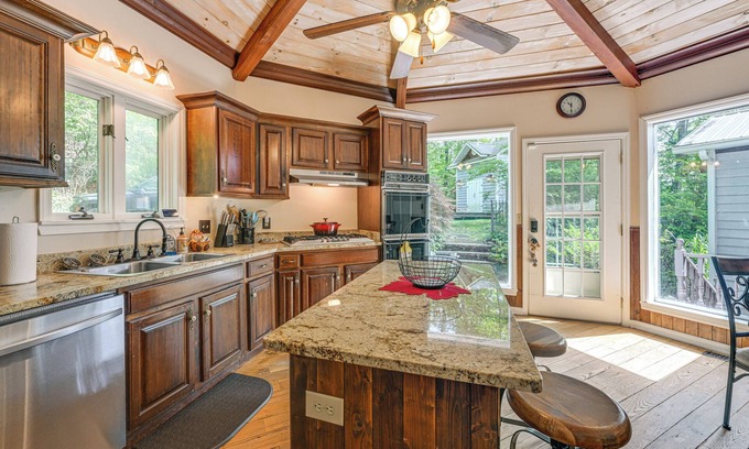 Franklin Cottage | 5-story Group Getaway w/Game Room in Franklin!