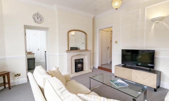 Midhurst House | 5 The Clock House